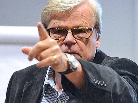 © APA/Helmut Fohringer ÖEHV-Sportdirektor Alpo Suhonen gestikuliert