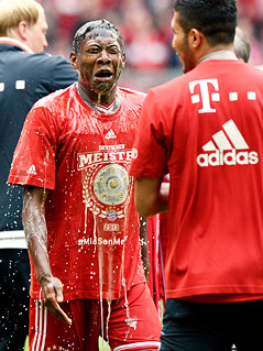 © GEPA/Witters/Sebastian Widmann David Alaba nach seiner Bierdusche während der Bayern-Meisterfeier