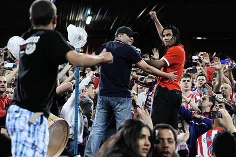 Radamel Falcao mit Fans