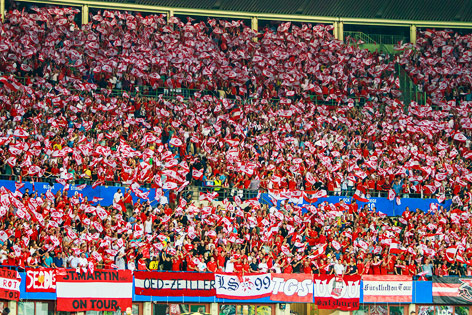 Fans im Happel-Stadion