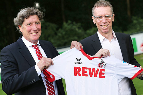 © APA/dpa/Oliver Berg Peter Stöger mit Köln-Vizepräsident Toni Schumacher