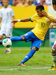 Schuss von Neymar (Brasilien)