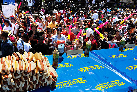 Bilder vom Nathans Hotdog Eating Contest, New York