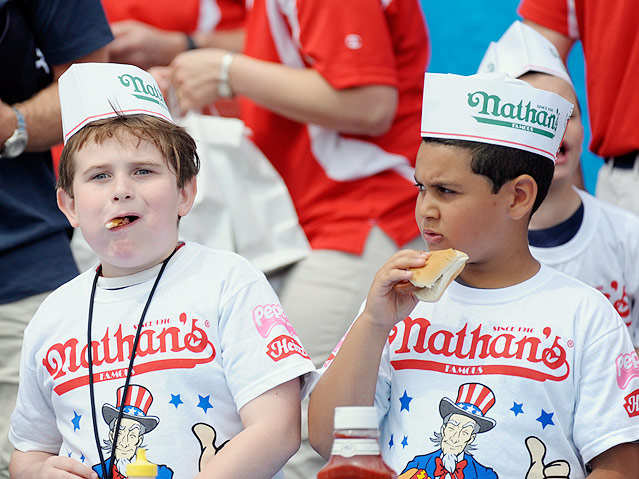 © APA/EPA/Peter Foley Bilder vom Nathans Hotdog Eating Contest, New York