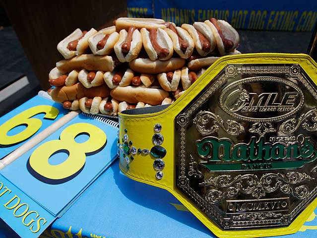 © AP/Kathy Willens Bilder vom Nathans Hotdog Eating Contest, New York