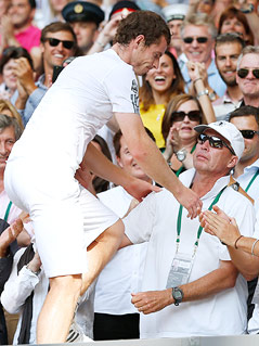 © APA/EPA/Kerim Okten Andy Murray (GBR) bedankt sich bei seinem Trainer Ivan Lendl (USA)