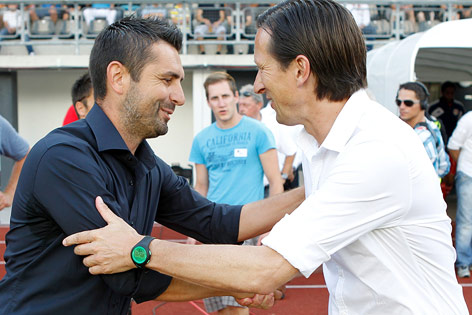 © GEPA/David Rodriguez Trainer Nenad Bjelica und Trainer Roger Schmidt (Salzburg)