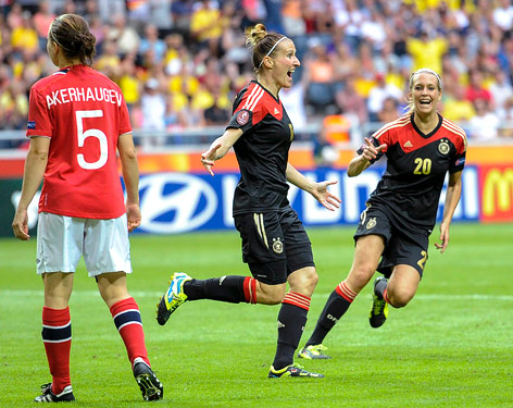 Anja Mittag (Deutschland) jubelt nach einem Tor