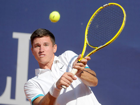 © GEPA/Hans Osterauer Dennis Novak schlägt einen Ball zurück