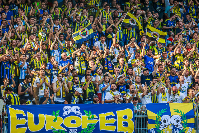 Zweikampf im Spiel Salzburg gegen Fenerbahce