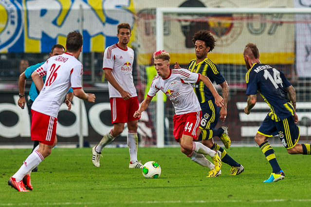 Zweikampf im Spiel Salzburg gegen Fenerbahce