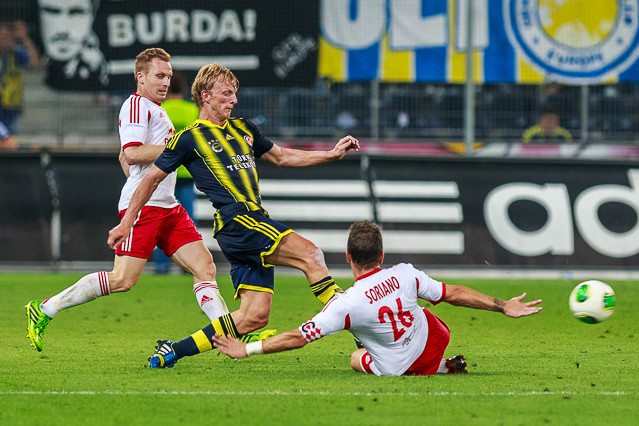 Zweikampf im Spiel Salzburg gegen Fenerbahce