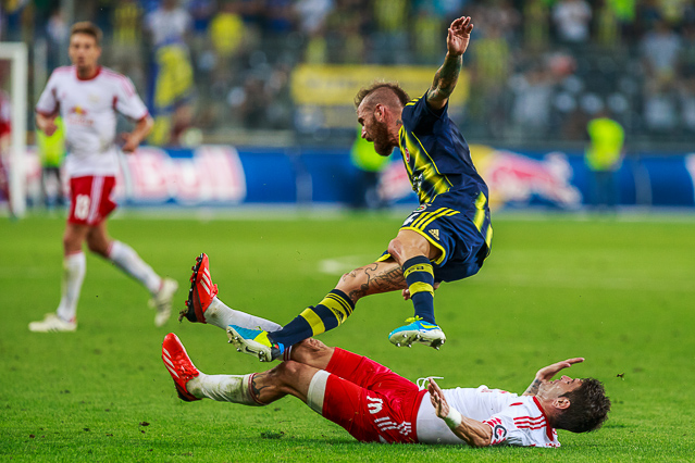 Zweikampf im Spiel Salzburg gegen Fenerbahce