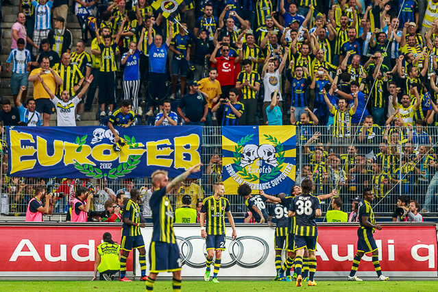 Zweikampf im Spiel Salzburg gegen Fenerbahce
