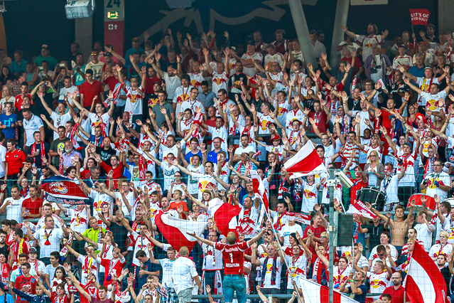 Zweikampf im Spiel Salzburg gegen Fenerbahce