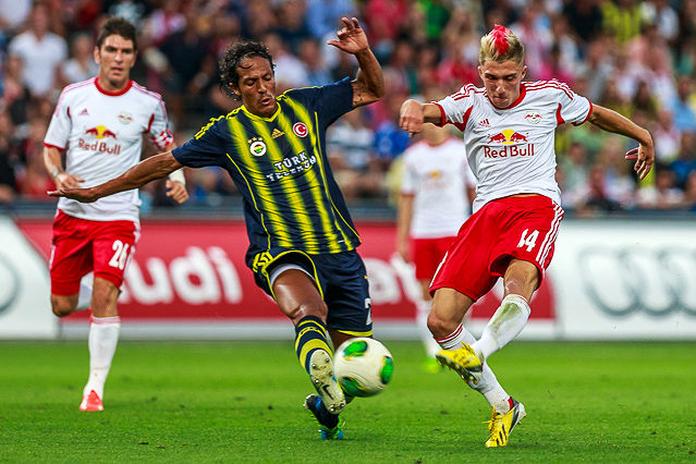 Zweikampf im Spiel Salzburg gegen Fenerbahce