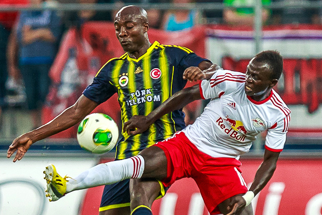 Zweikampf im Spiel Salzburg gegen Fenerbahce