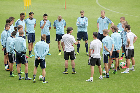 © APA/EPA/Fredrik von Erichsen Deutsche Fußball-Nationalmannschaft mit Trainer Joachim Löw beim Training