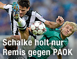 Zweikampf zwischen Alexandros Tziolis (PAOK) und Teemu Pukki (Schalke)