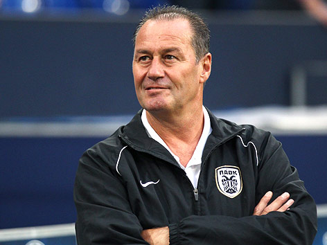 © APA/EPA/Friso Gentsch Saloniki-Trainer Huub Stevens