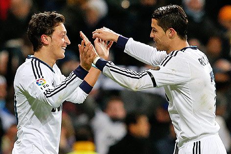 © Reuters/Andrea Comas Mesut Özil mit Cristiano Ronaldo (Real Madrid)
