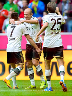 © GEPA/Witters/Sebastian Widmann Jubel von Franck Ribery, Arjen Robben und Thomas Müller (alle Bayern)