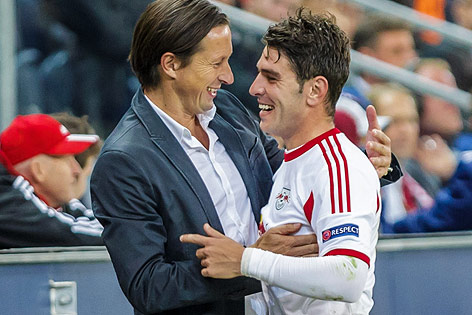 © ORF.at/Christian Öser Salzburg-Trainer Roger Schmidt mit Spieler Jonatan Soriano