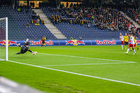 © ORF.at/Christian Öser Jonathan Soriano verwertet für Red Bull Salzburg den Elfer