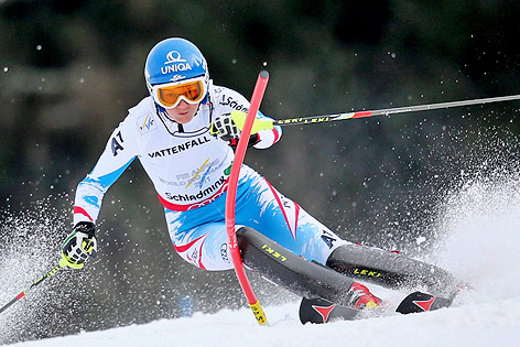 Marlies Schild auf der Slalompiste