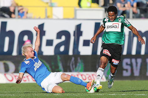 Lukas Schubert (Grödig) gegen Sandro Da Silva (Ried)