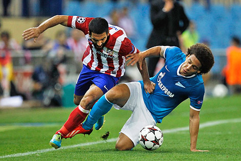 © AP/Andres Kudacki Zweikampf zwischen Arda Turan (Atletico Madrid) und Axel Witsel (Zenit)