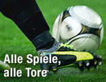 Spielerbein mit Ball