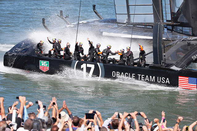 © Reuters/Stephen Lam Oracle Team USA wird von Zuschauern bejubelt