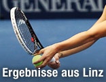 Tennisspielerin vor dem Aufschlag