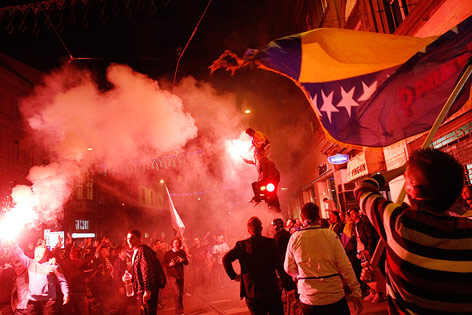 © APA/AP/Amel Emric Fans in Sarajevo