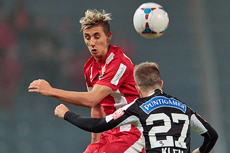 © APA/Erwin Scheriau Kopfballduell zwischen Maximilian Sax (Admira) und Christian Klem (Sturm)