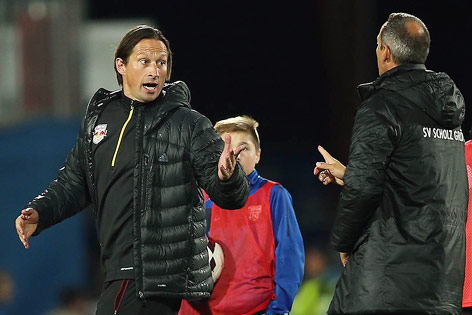 © APA/KRUGFOTO Cheftrainer Roger Schmidt (Red Bull Salzburg) und Cheftrainer Adolf Huetter (Grödig)