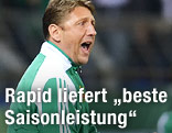 Rapid-Coach Zoran Barisic feuert seine Mannschaft an der Seitenlinie an
