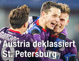 Austria-Spieler jubeln mit Philipp Hosiner