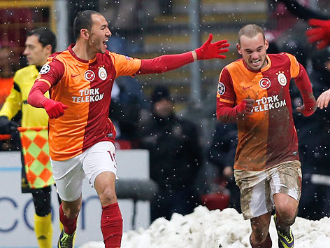 © APA/EPA/Tolga Bozoglu Jubel von Wesley Sneijder (Galatasaray)