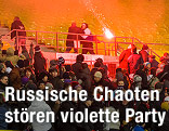Leuchtraketen &uuml;ber dem Publikum