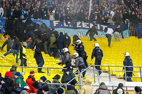 © ORF.at/Christian Öser Polizei auf der Tribüne