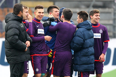 Jubel von Austria U19 mit Tormann Osman Hadzikic