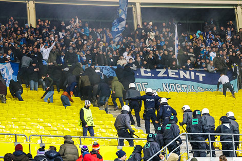 © ORF.at/Christian Öser Einsatzkräfte auf der Tribüne