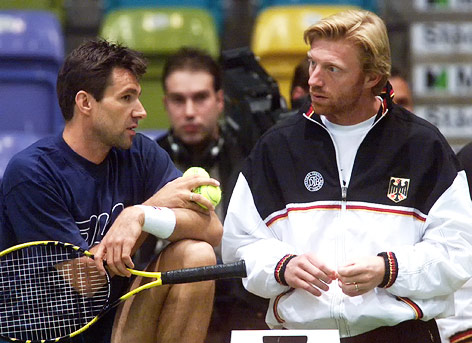 © Reuters Boris Becker in seiner als Davis-Cup-Teamchef und Team-Kapitän Carl-Uwe Steeb auf einer Aufnahme aus dem Jahr 1999