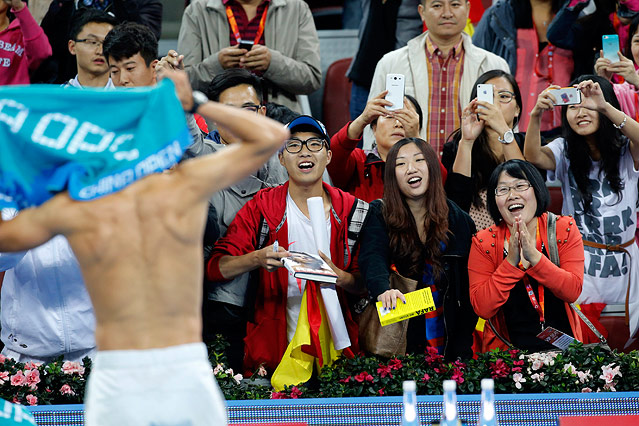 © Reuters/Kim Kyung Hoon Weibliche Fans jubeln über Rafael Nadals nackten Oberkörper