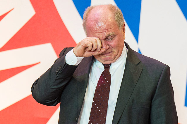 © APA/EPA/Marc Mueller Uli Hoeness, Präsident des FC Bayern München weint