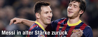 Lionel Messi jubelt mit Sergio Roberto (FC Barcelona)