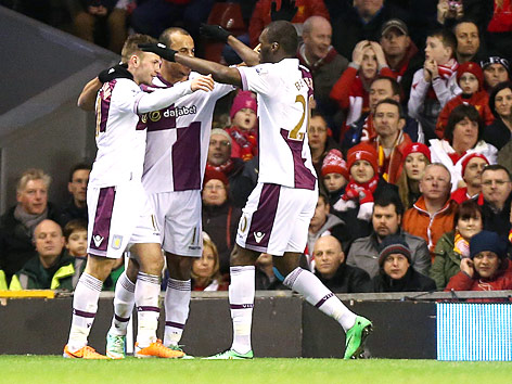 Jubel von Andreas Weimann (Aston Villa) mit seiner Mannschaft