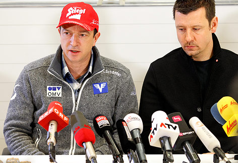 © GEPA/Mathias Mandl Cheftrainer Alexander Pointner (AUT) und Teamarzt Juergen Barthofer